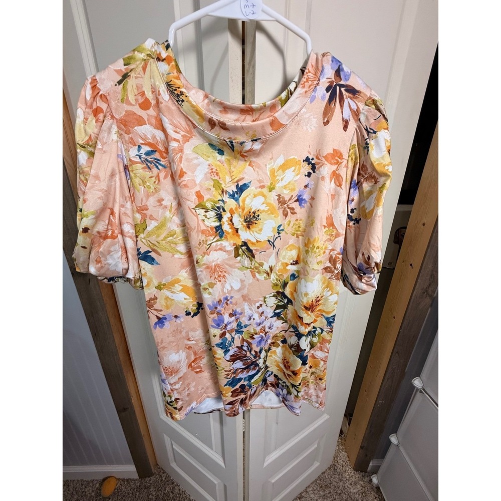 Les Amis Peach Floral Puff Sleeve Top Womens Short Sleeve Blouse Multicolor